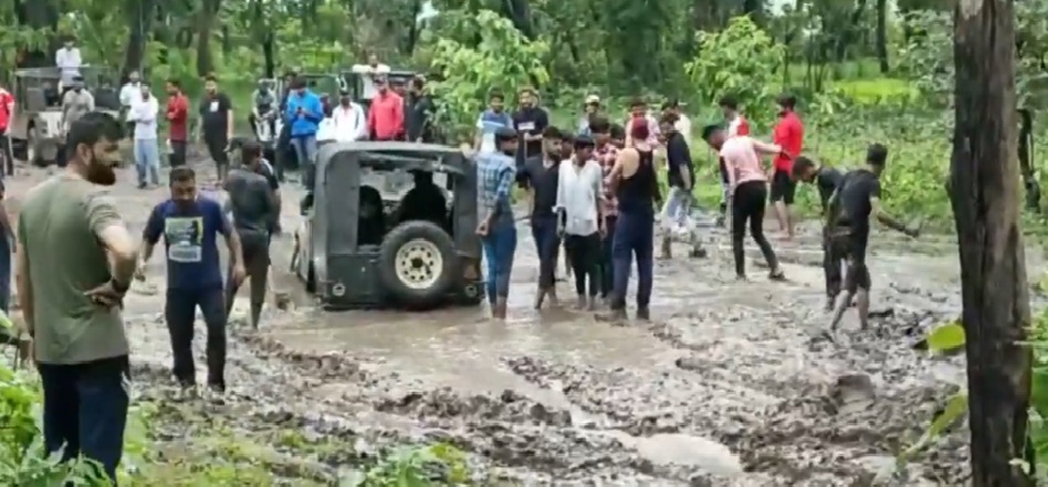 Amargarh Waterfall road conditions